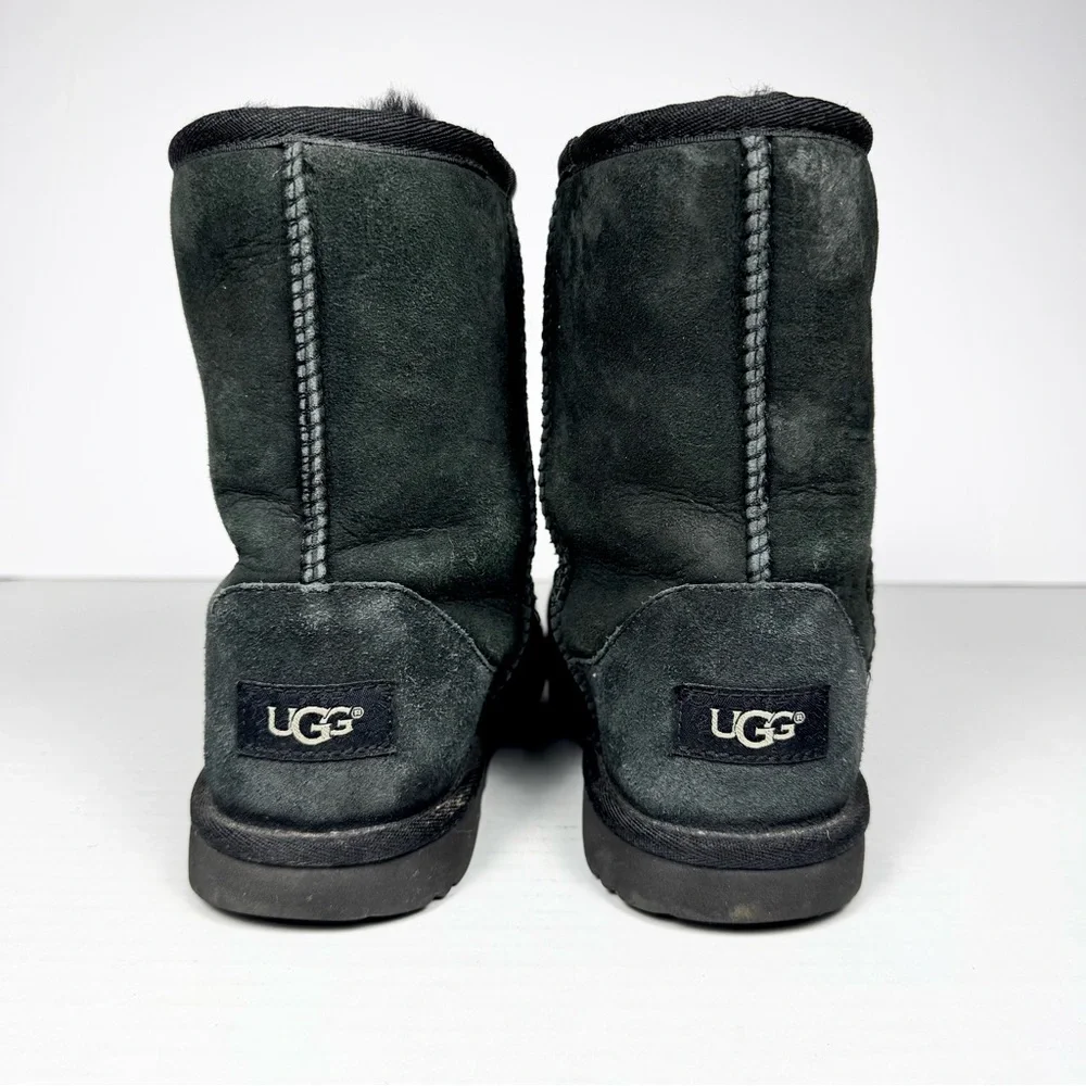 UGG Classic Short II Boots Black Suede Sz 5Y/W7